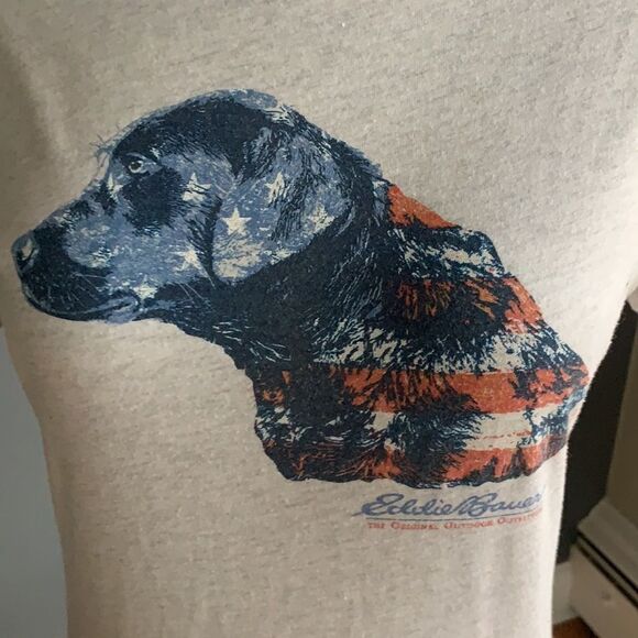 Eddie Bauer light heather gray “flag” embellishment short sleeve tee. Medium - Picture 2 of 4